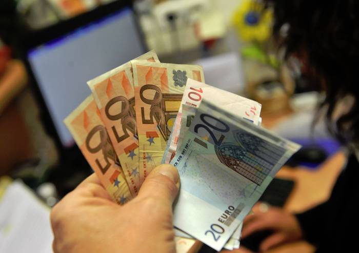 arriva-il-bonus-di-1200-euro-al-mese-per-chi-assiste-un-familiare